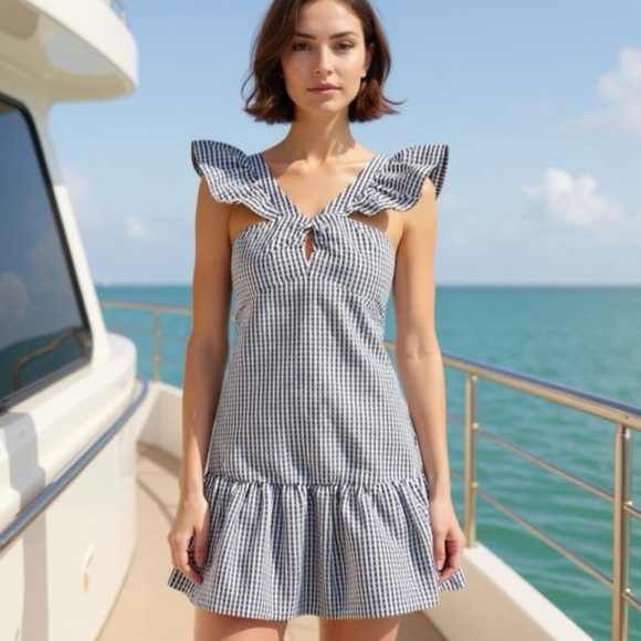 Romeo + Juliet Couture Gingham Ruffle Dress - Picture 2 of 9
